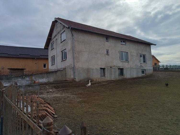 Casă cu 4 camere în Luncani