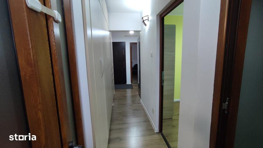 Apartament cu 3 camere decomandat în Micro 16