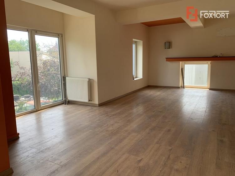 Casă individuală cu 10 camere cu Canalizare în Mehala