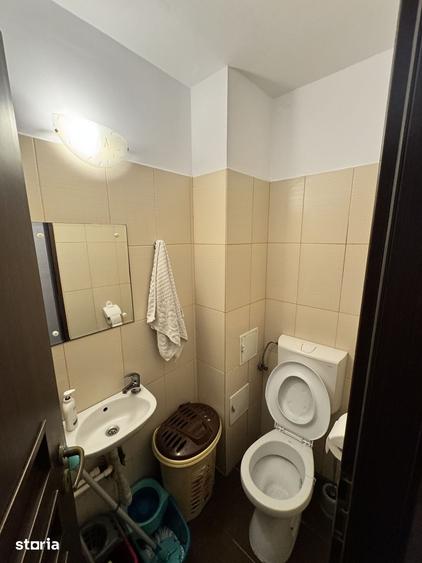 Apartament cu 3 camere decomandat în Far