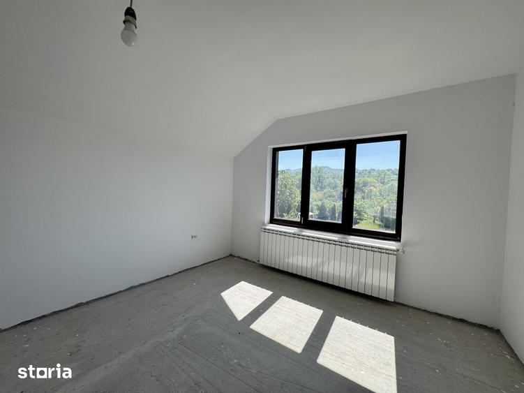Casă cu 6 camere cu Teren 2147 Mp în Cetățeni
