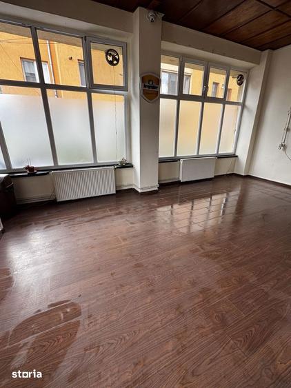 Spațiu comercial, de 47 mp, în Central