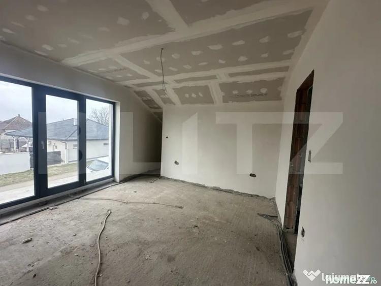 Casă cu 4 camere cu Teren 300 Mp în Lazuri