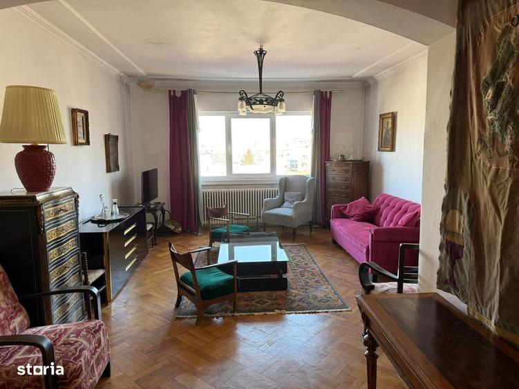 Apartament cu 3 camere în P-ța Universității