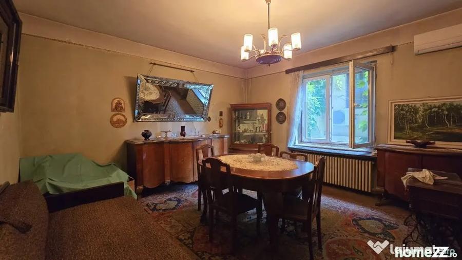 Apartament cu 3 camere semidecomandat în Romană