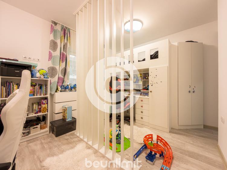 Apartament cu 3 camere semidecomandat, mobilat în Piața Cluj