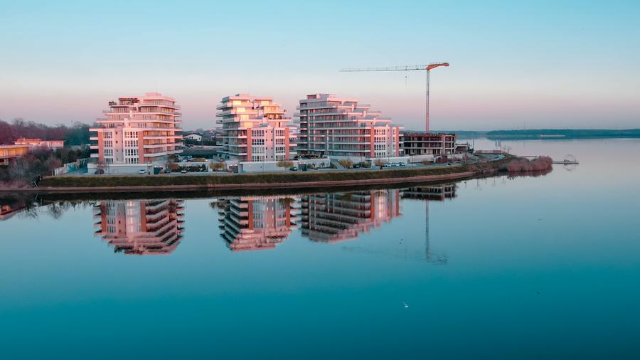 Penthouse cu 4 camere semidecomandat în Pantelimon
