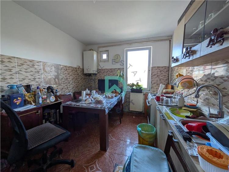 Apartament cu 4 camere decomandat în Dârste