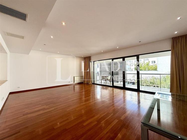Apartament cu 4 camere decomandat, mobilat în Dorobanți