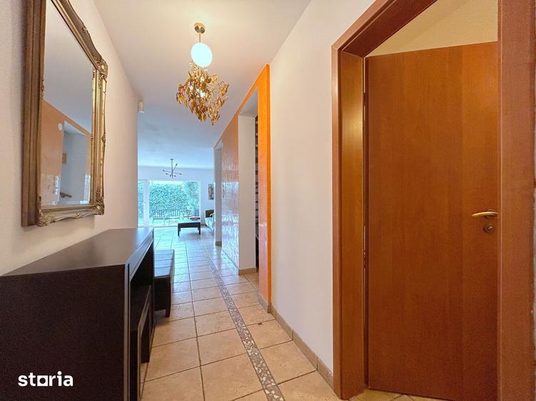 Casă cu 5 camere cu Teren 300 Mp în Bucovina