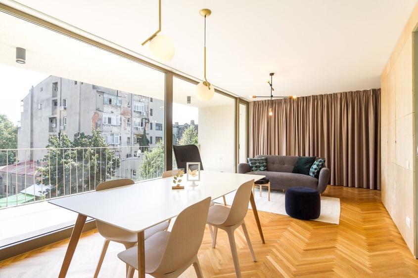 Apartament cu 4 camere decomandat, mobilat în Calea Victoriei
