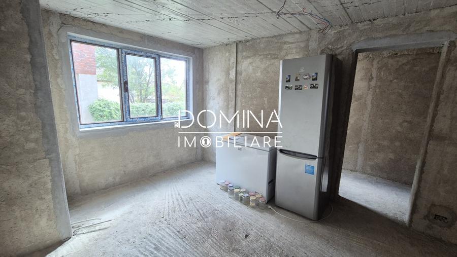Casă individuală cu 5 camere cu Teren 4334 Mp în Runcu