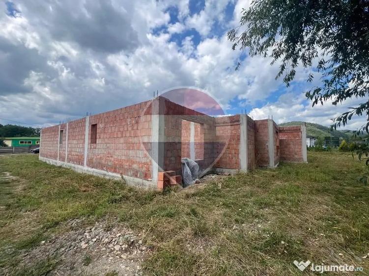 Casă cu 5 camere cu Teren 800 Mp în Tăuții-Măgherăuș