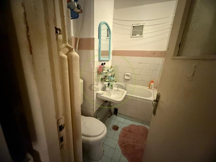 Apartament cu 2 camere semidecomandat, mobilat în Craiovița Nouă