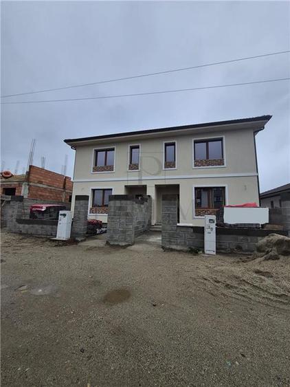 Duplex cu 4 camere cu Teren 305 Mp în Ghiroda