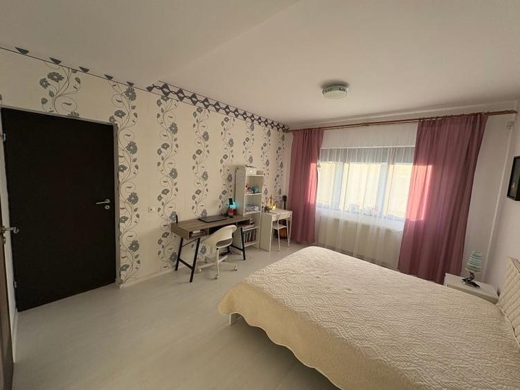Apartament cu 3 camere decomandat, mobilat în Central