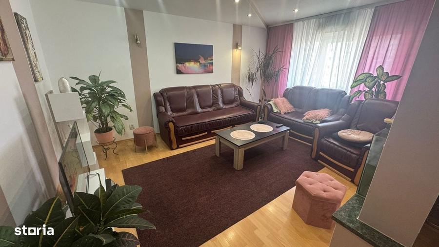Apartament cu 4 camere decomandat în Valea Aurie