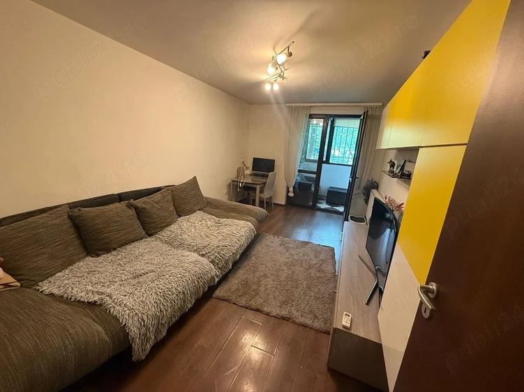 Apartament cu 3 camere decomandat în Titan