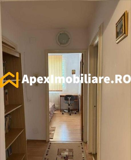 Apartament cu 3 camere decomandat în Drumul Taberei