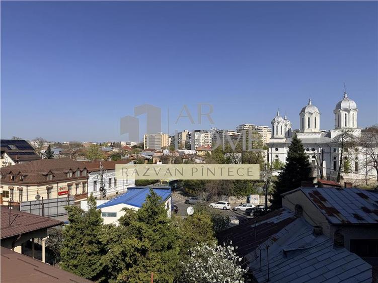 Apartament cu 3 camere decomandat, mobilat în Ultracentral