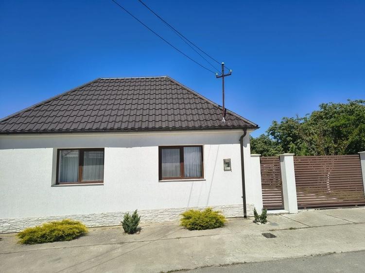 Casă cu 3 camere cu Teren 1800 Mp în Cărănzel
