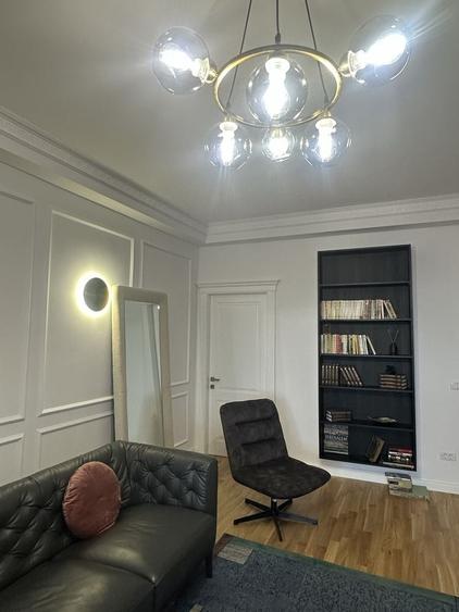 Apartament cu 4 camere decomandat în Calea Victoriei