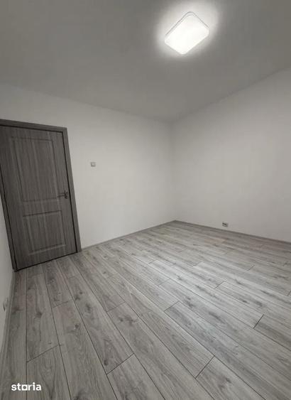 Apartament cu 3 camere decomandat în Tei