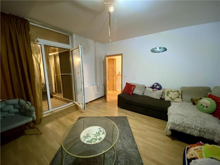 Apartament cu 2 camere semidecomandat, mobilat în Aradului