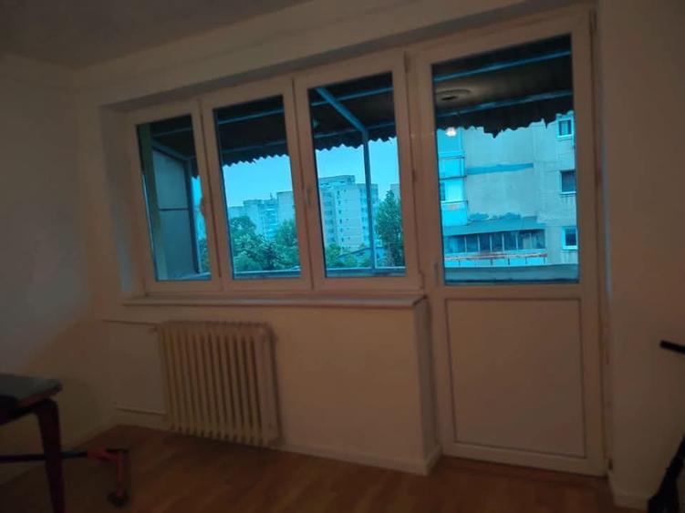 Apartament cu 3 camere semidecomandat în Drumul Taberei
