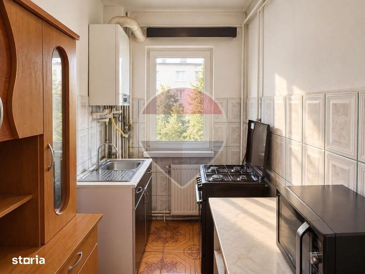 Apartament cu 3 camere semidecomandat în Milcov