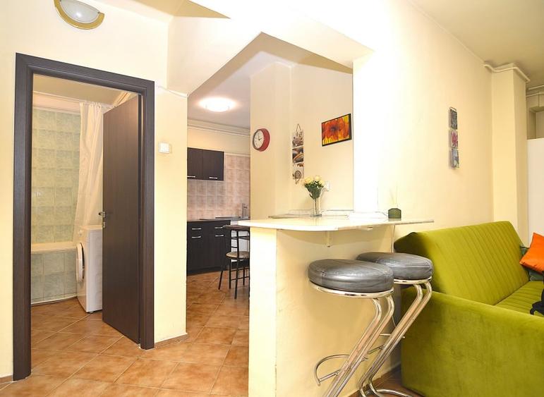 Apartament cu 2 camere decomandat, mobilat în Decebal