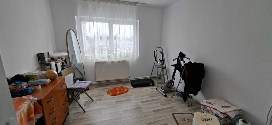 Apartament cu 4 camere decomandat, mobilat în Agigea