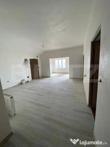 Apartament cu 5 camere decomandat, mobilat în Decebal