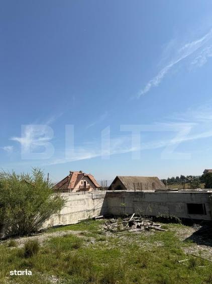 Casă cu Teren 1080 Mp în Tractorul