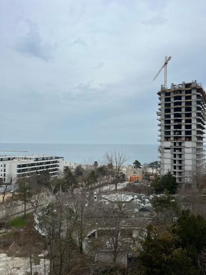 Apartament cu 2 camere semidecomandat, mobilat în Olimp