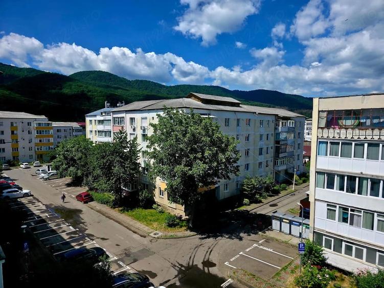 Apartament cu 3 camere decomandat în Mărăței