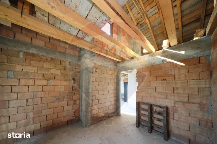 Casă cu 6 camere cu Teren 500 Mp în Bod