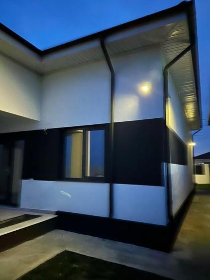 Casă individuală cu 5 camere cu Teren 492 Mp în Cumpăna
