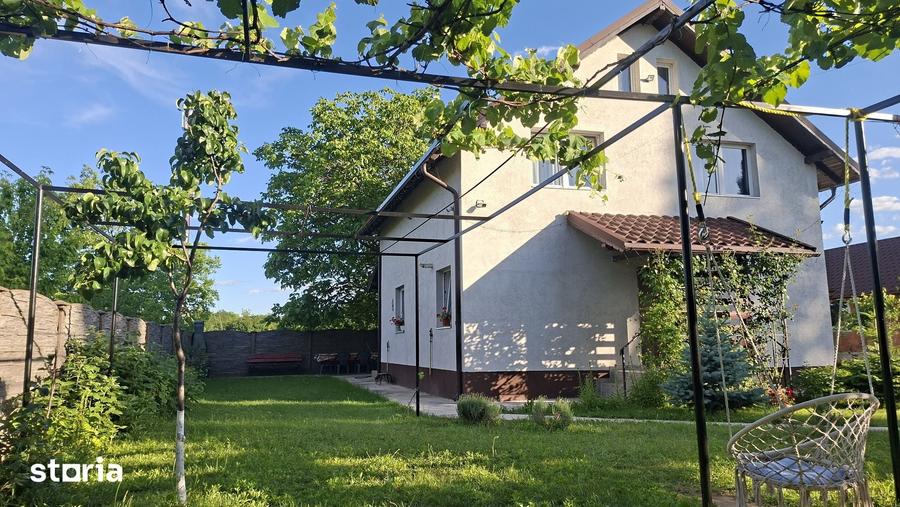 Casă cu 5 camere cu Teren 740 Mp în Central