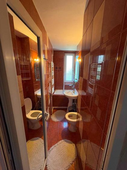 Apartament cu 3 camere semidecomandat în Micro 19