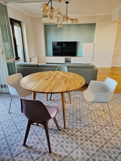 Apartament cu 3 camere decomandat, mobilat în Banu Manta