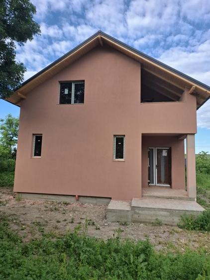 Casă cu 4 camere în Siliștea