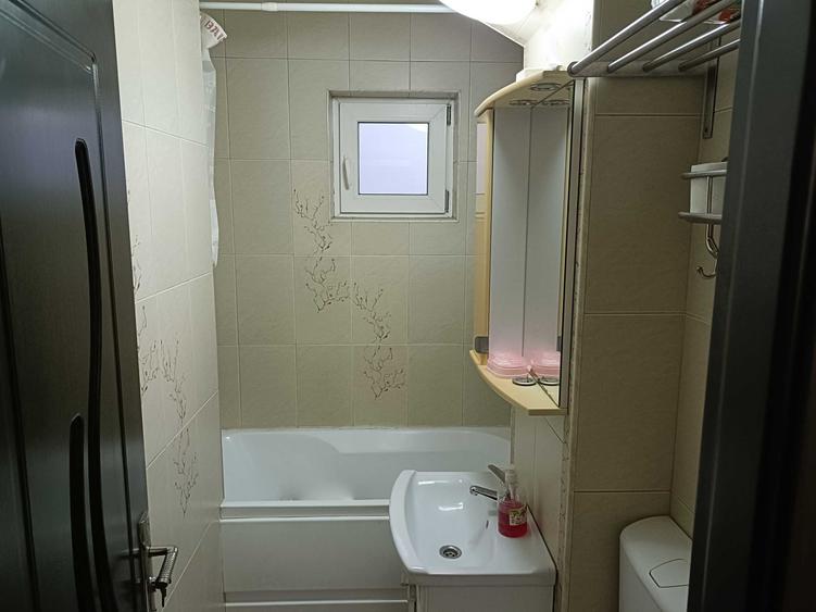Apartament cu 3 camere decomandat în Ostroveni