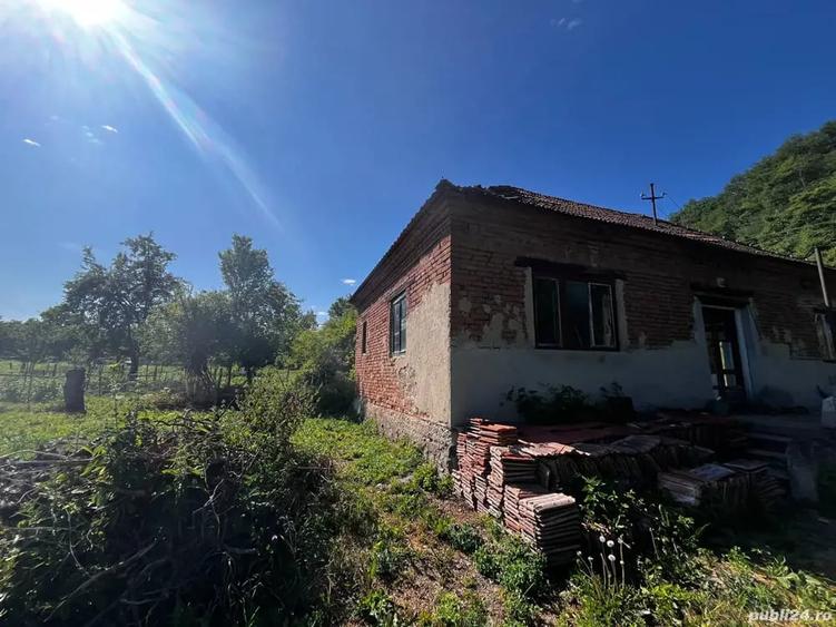 Casă cu 5 camere cu Teren 1800 Mp în Hunedoara