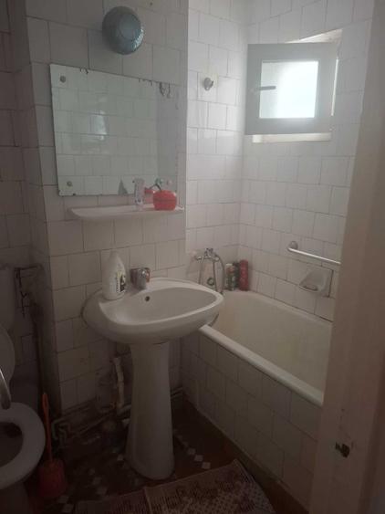 Apartament cu 4 camere semidecomandat în Central