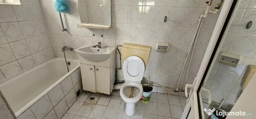 Apartament cu 3 camere decomandat în Faleza Nord