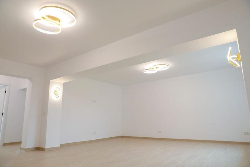 Apartament cu 4 camere decomandat în Central