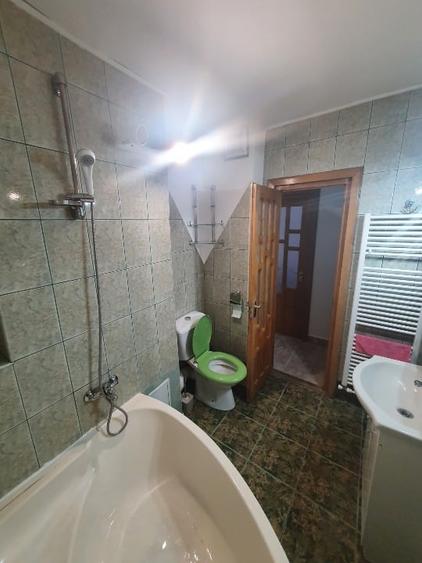 Apartament cu 3 camere decomandat, mobilat în Central