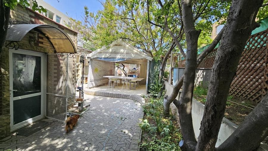 Casă individuală cu 6 camere cu Canalizare în Faleza Nord