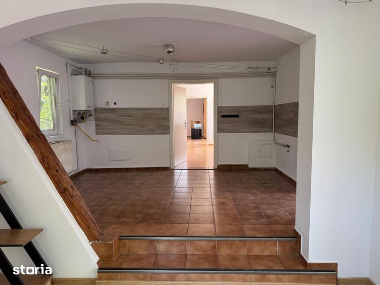 Casă cu 3 camere cu Teren 300 Mp în Central